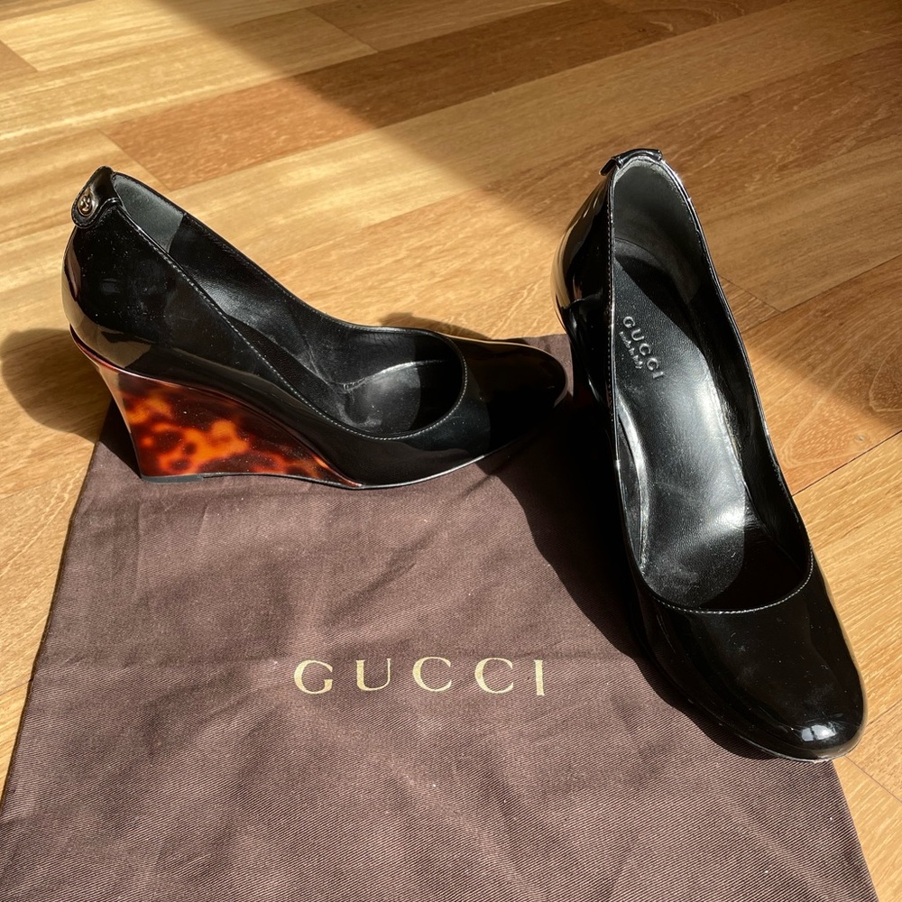 Gucci patent leather wedges with tortoiseshell 🖤🤎 37